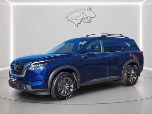 Used 2025 Nissan Pathfinder SV w/ SV Premium Package image 1