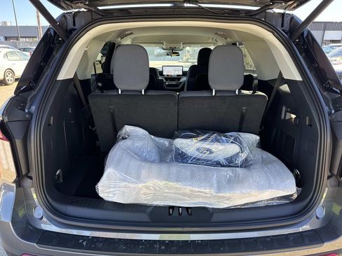 New 2026 Ford Explorer Active image 5