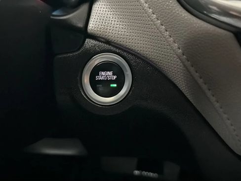 Used 2018 Chevrolet Equinox Premier FWD image 15