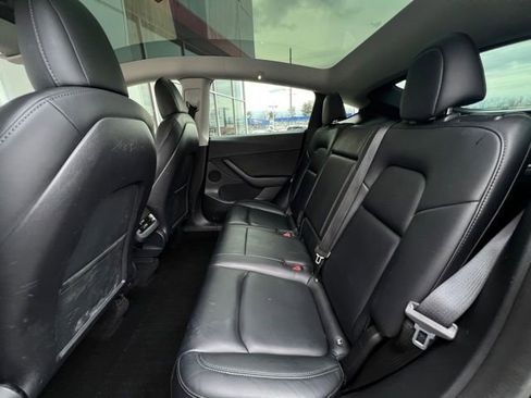 Used 2022 Tesla Model Y Long Range image 12