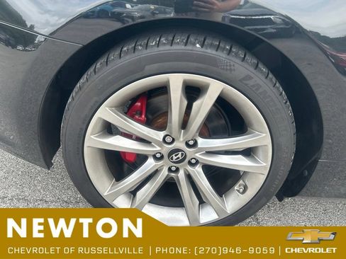 Used 2012 Hyundai Genesis 3.8 RWD image 18