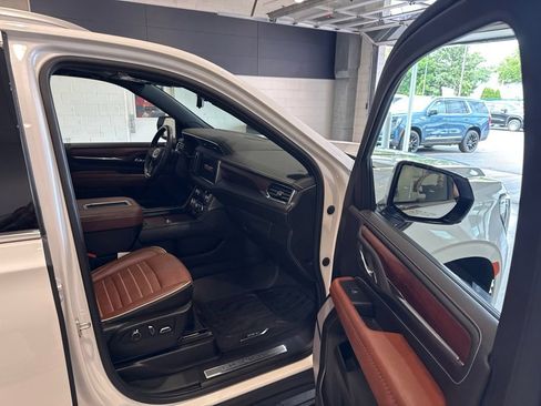 Used 2023 GMC Yukon Denali Ultimate w/ LPO, Floor Liner Package AWD/4WD image 12