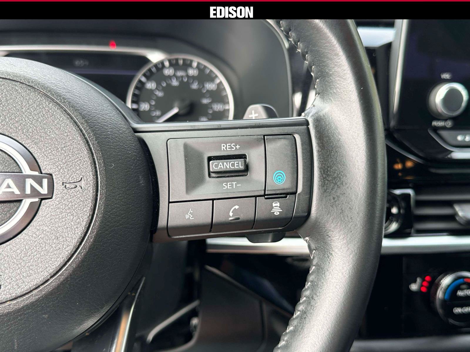 Used 2025 Nissan Pathfinder SV AWD/4WD image 21