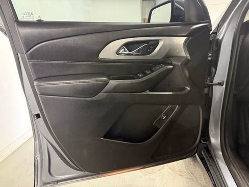 Used 2019 Chevrolet Traverse LT image 9