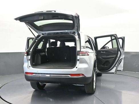 Used 2024 Jeep Grand Cherokee Laredo X image 76