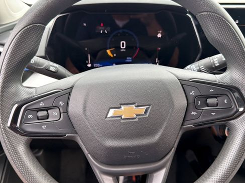 Used 2025 Chevrolet Trax LT FWD image 17
