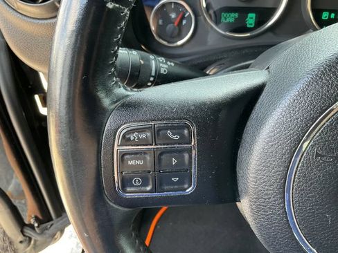Used 2015 Jeep Wrangler Unlimited Rubicon w/ Connectivity Group AWD/4WD image 12