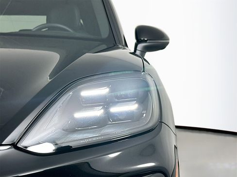 Certified 2025 Porsche Cayenne S image 15