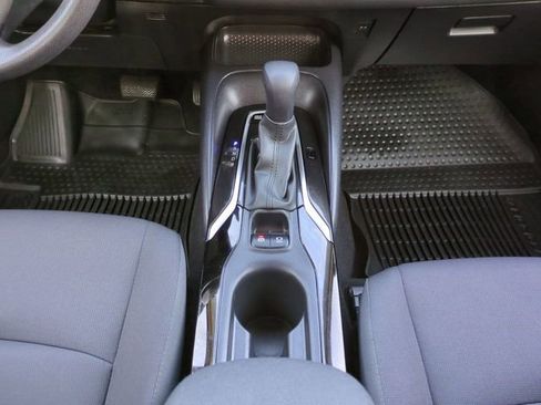 Used 2022 Toyota Corolla LE image 18