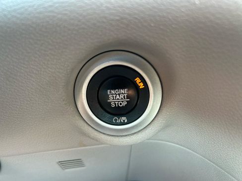 Used 2022 Chrysler Pacifica Touring-L FWD image 15