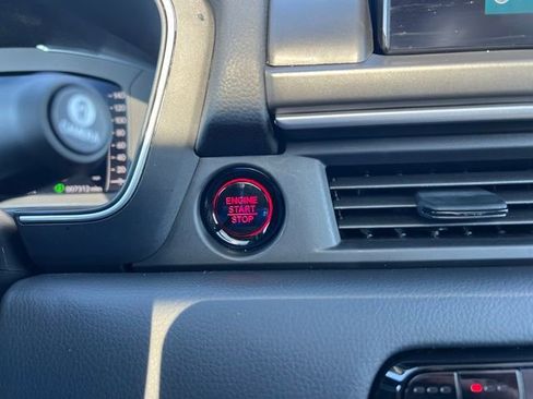 Used 2025 Honda Pilot Black Edition image 24