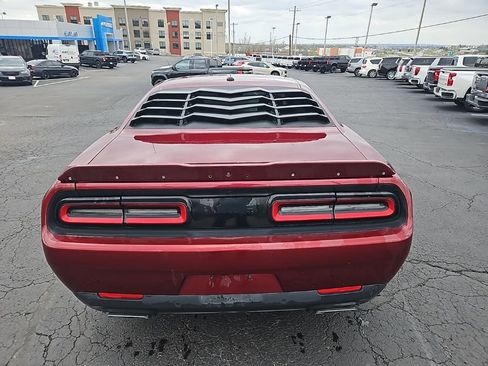 Used 2019 Dodge Challenger R/T image 9
