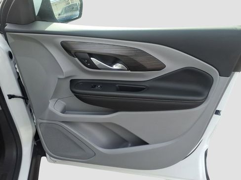 Used 2024 GMC Terrain SLE image 10