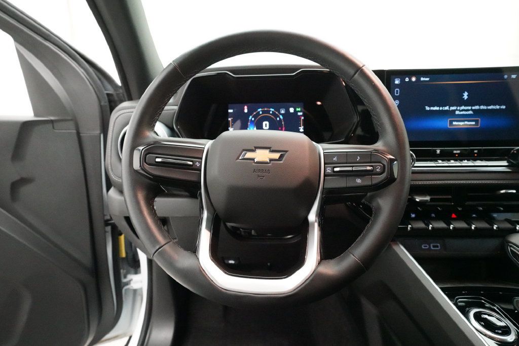 Used 2023 Chevrolet Colorado LT AWD/4WD image 4