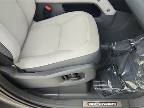 Used 2025 Land Rover Defender 110 X image 22