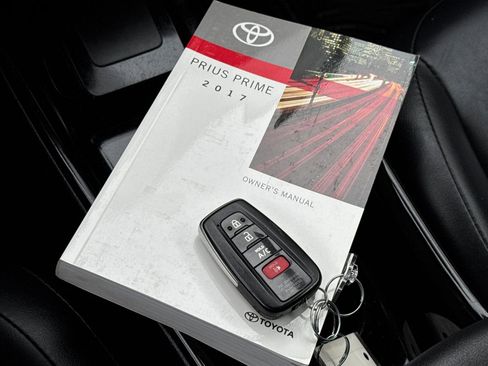 Used 2017 Toyota Prius Prime Advanced FWD image 11