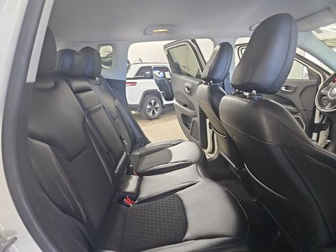 Used 2019 Jeep Compass Latitude w/ Cold Weather Group AWD/4WD image 11