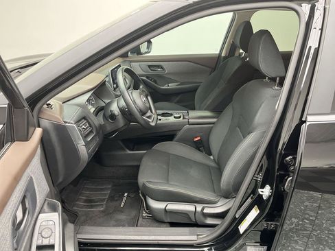 Used 2023 Nissan Rogue S AWD/4WD image 3