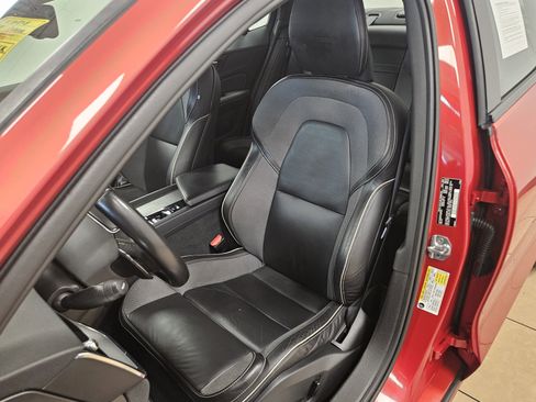 Used 2019 Volvo S60 T5 R-Design image 34