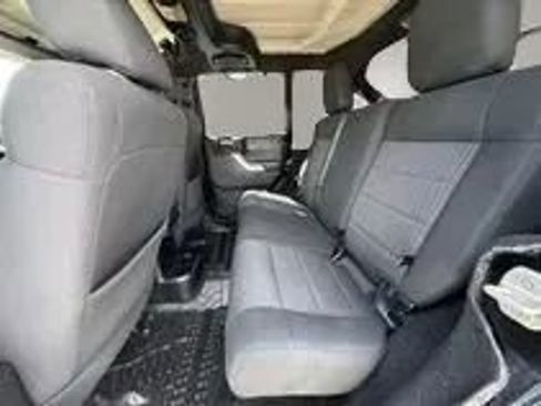 Used 2012 Jeep Wrangler Unlimited Rubicon w/ Connectivity Group AWD/4WD image 18