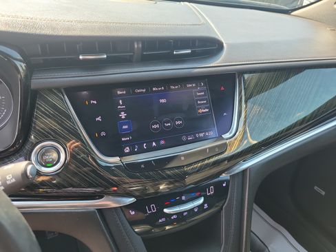 Used 2020 Cadillac XT6 Premium Luxury FWD image 29