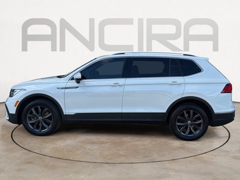 Used 2023 Volkswagen Tiguan SE w/ Panoramic Sunroof Package FWD image 7