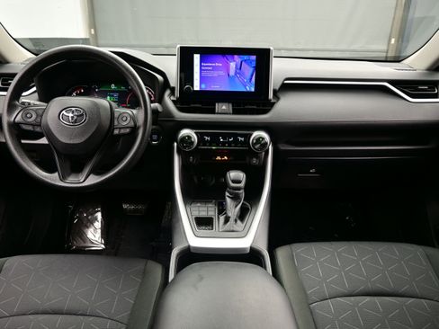 Used 2025 Toyota RAV4 XLE AWD/4WD image 17