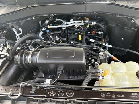 Used 2022 Ford Explorer XLT w/ Equipment Group 202A RWD image 12