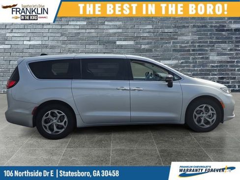 Used 2024 Chrysler Pacifica Limited image 6