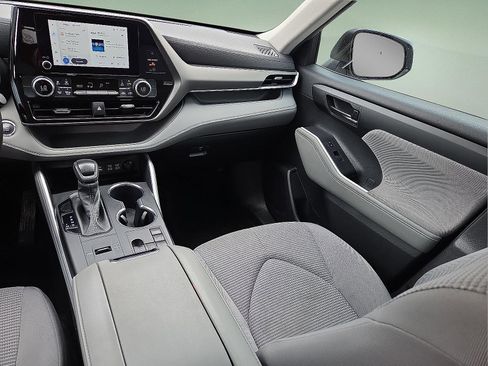 Used 2023 Toyota Highlander L image 13