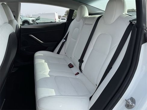 Used 2021 Tesla Model 3 Standard Range image 28