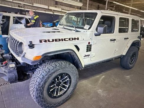 Used 2024 Jeep Wrangler Unlimited Rubicon AWD/4WD image 4