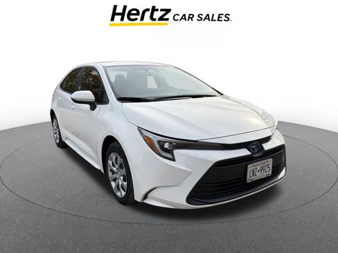 Used 2025 Toyota Corolla LE image 1