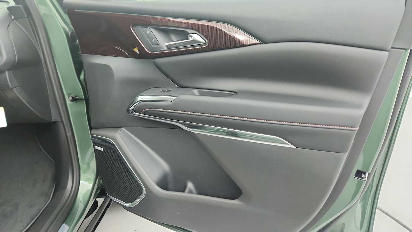 New 2027 Chevrolet Traverse RS FWD image 30