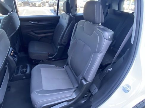 Used 2023 Jeep Grand Cherokee L Laredo image 22