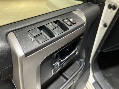 Used 2018 Toyota 4Runner Limited AWD/4WD image 23