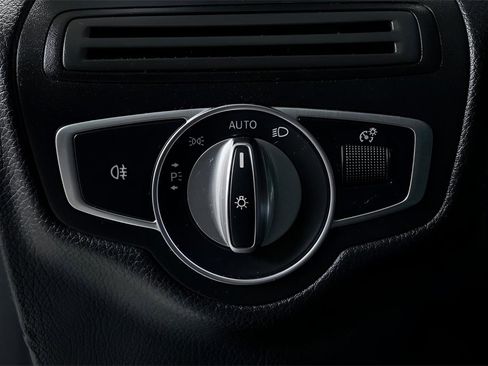 Used 2018 Mercedes-Benz GLC 300 4MATIC image 29