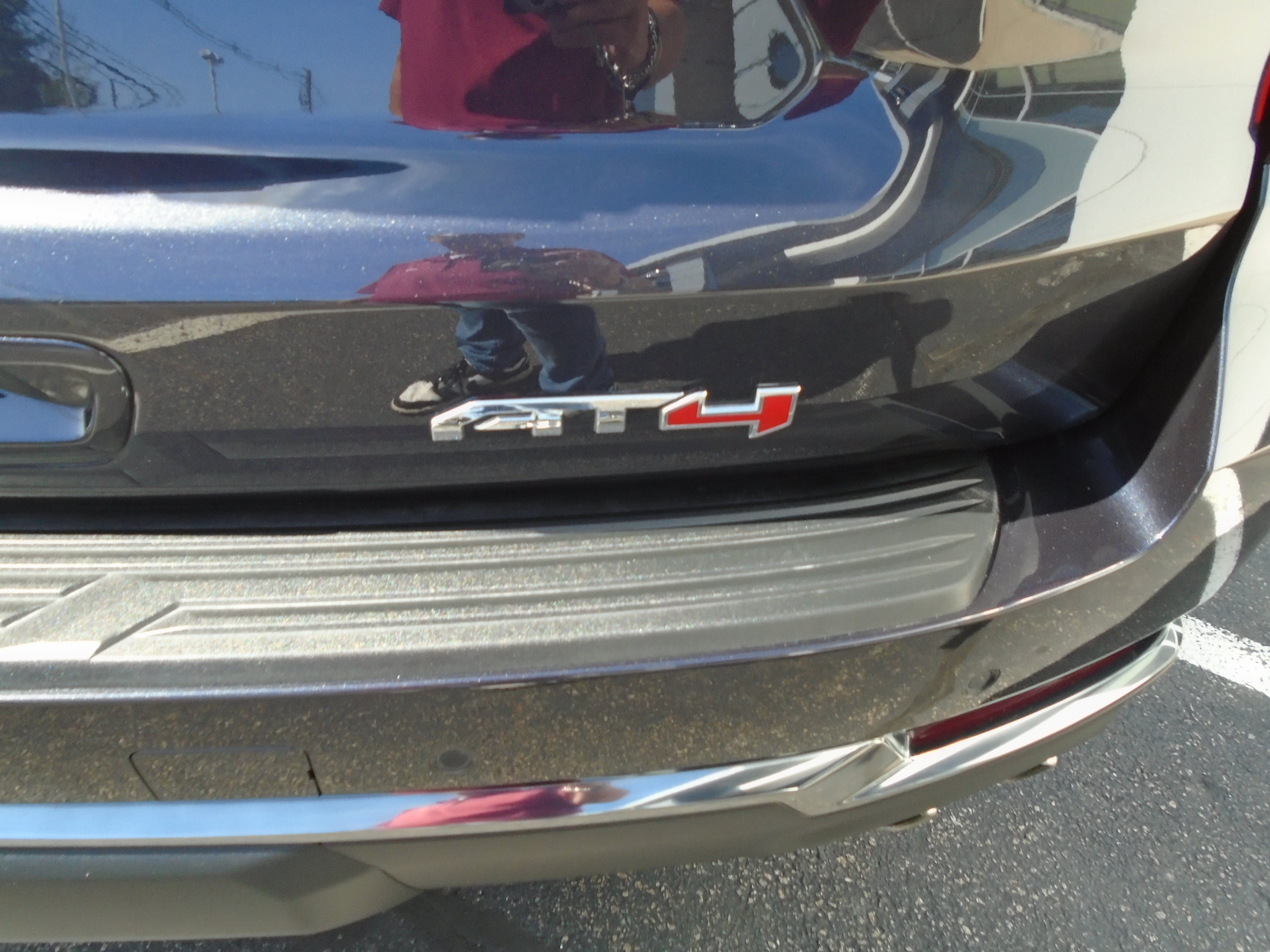 Used 2025 GMC Yukon AT4 AWD/4WD image 43