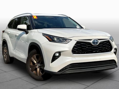 Used 2022 Toyota Highlander Bronze Edition AWD/4WD image 3