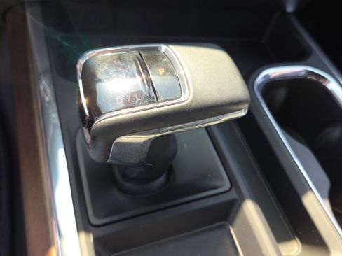 Certified 2024 Chevrolet Silverado 1500 High Country w/ Technology Package AWD/4WD image 21