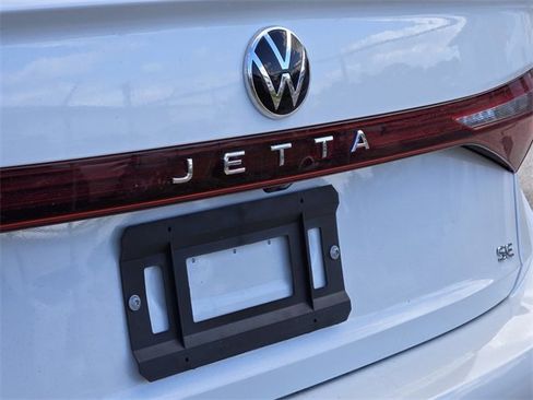 New 2026 Volkswagen Jetta SE image 9