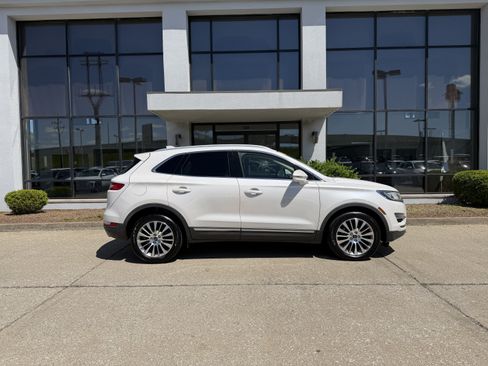 Used 2017 Lincoln MKC Reserve w/ Lincoln MKC Climate Package AWD/4WD image 3