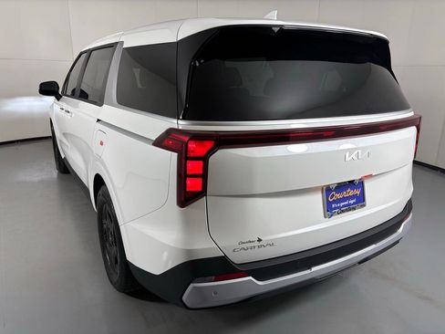New 2026 Kia Carnival FWD image 6