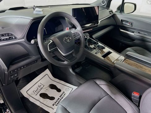 New 2026 Toyota Sienna Platinum image 10
