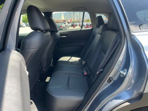 Used 2025 Toyota Corolla Cross XLE FWD image 25
