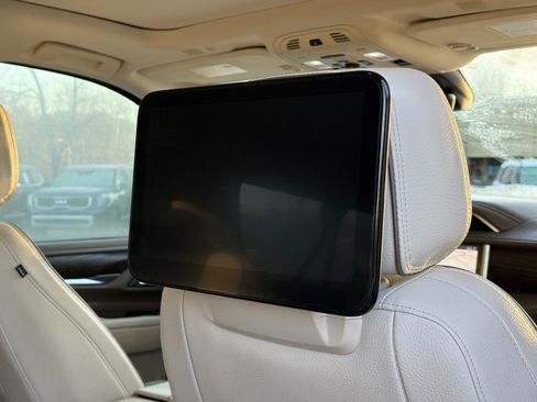 Used 2021 GMC Yukon XL Denali w/ Denali Premium Package image 18