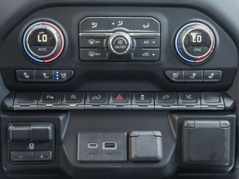 Used 2020 Chevrolet Silverado 1500 High Country AWD/4WD image 30