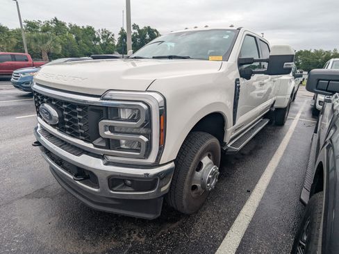 Used 2023 Ford F350 Lariat image 3