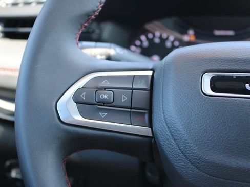 Used 2025 Jeep Compass Trailhawk AWD/4WD image 34