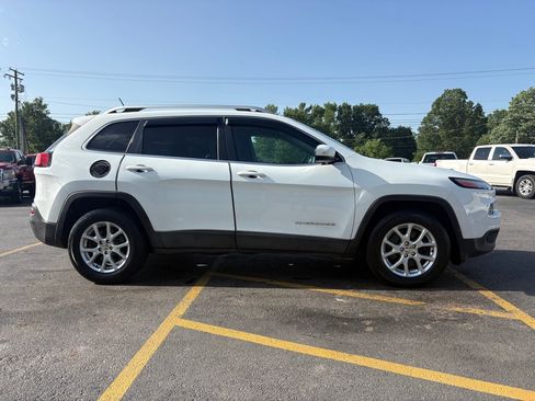 Used 2015 Jeep Cherokee Latitude w/ Cold Weather Group AWD/4WD image 5